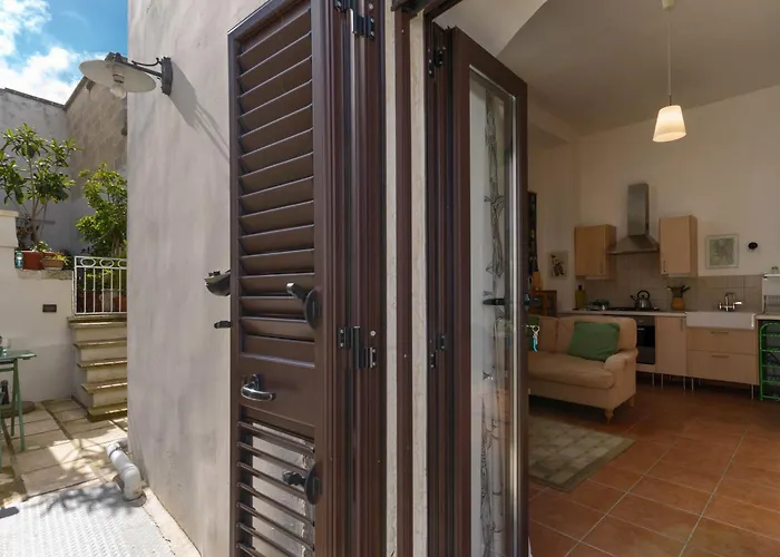 Corte Regina 아파트 소그리아노 카보르