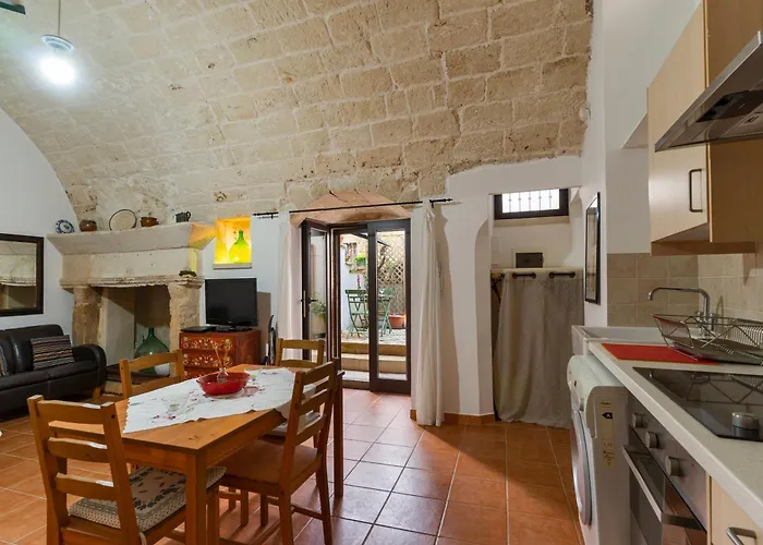 Corte Regina 아파트 소그리아노 카보르